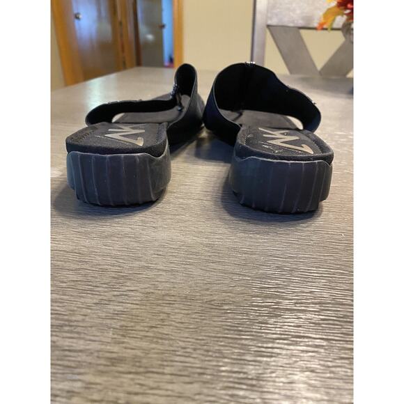 ANNE KLEIN AK SPORT Black SANDALS WOMEN'S Size 9 Thongs EUC Flip Flops - Picture 7 of 10